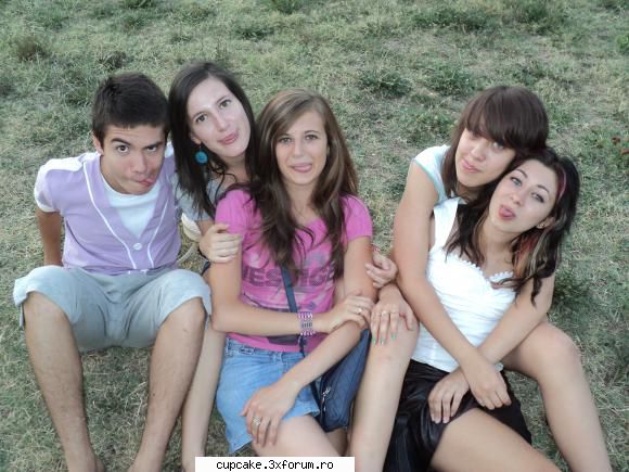 de duminica :rotfl:  :rotfl:  :rotfl:  :rotfl: 

uite poze d ieri :zzz:  :rotfl: cu fostii colegi