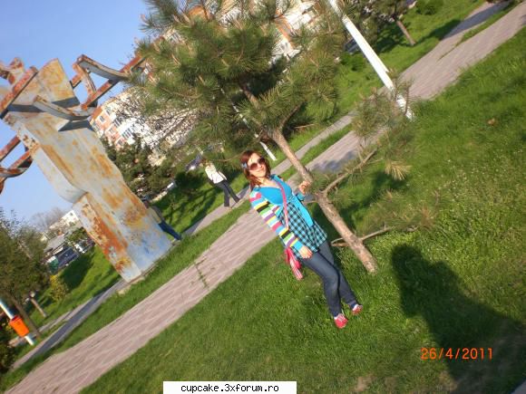 Elenuş<3 - valeiiii cu copacu voastru o sa devina celebru - Everybody<3